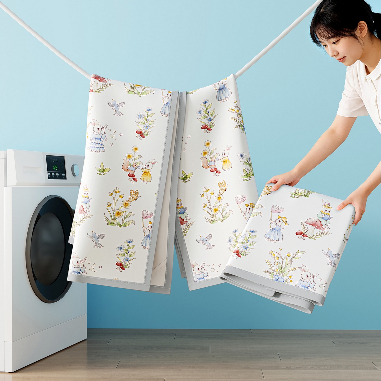 91家纺网 家纺一手货源 找家纺 奇丝雅 2026A类数码印花大版卡通冰丝凉席家用双人冰丝席可机洗单人学生宿舍夏天空调软席 精灵小兔【三明治网底】