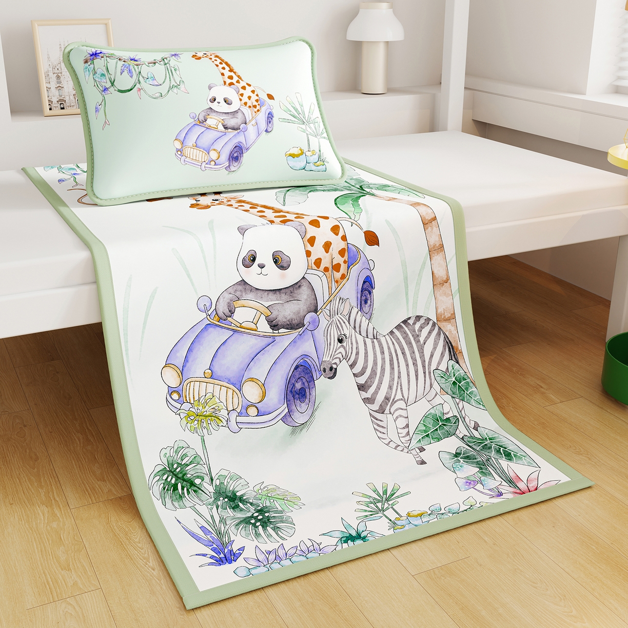 91家纺网 家纺一手货源 找家纺 奇丝雅 2026A类数码印花大版卡通冰丝凉席家用双人冰丝席可机洗单人学生宿舍夏天空调软席 动物乐园【三明治网底】