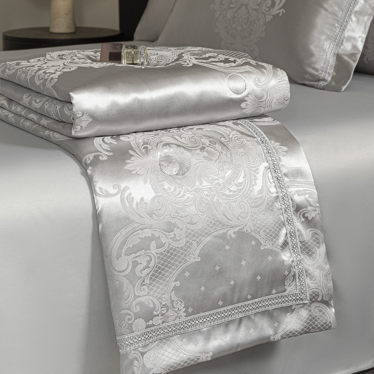 91家纺网 家纺一手货源 找家纺 置顶家纺 2026新款双面水洗天丝提花夏被四件套-维纳斯 维纳斯-浅灰