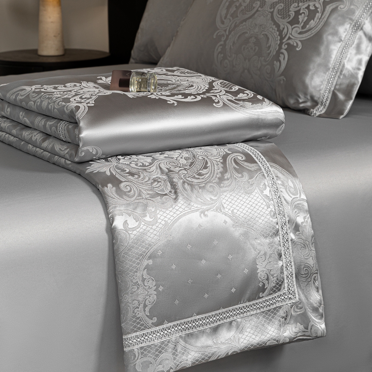 91家纺网 家纺一手货源 找家纺 置顶家纺 2026新款双面水洗天丝提花夏被四件套-维纳斯 维纳斯-高级灰