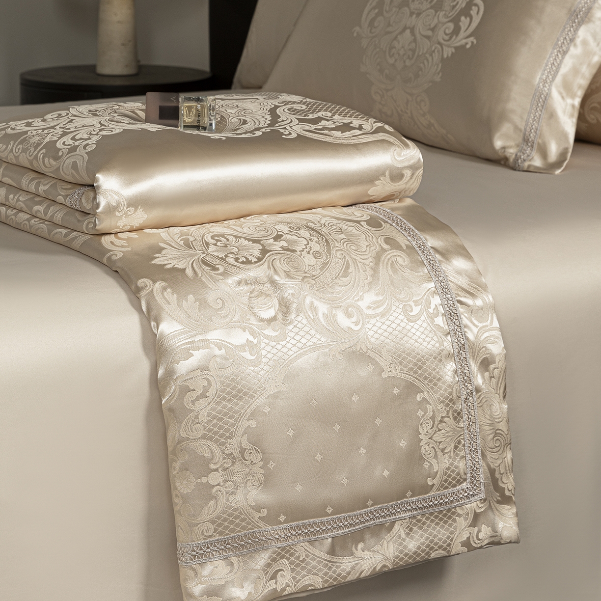 91家纺网 家纺一手货源 找家纺 置顶家纺 2026新款双面水洗天丝提花夏被四件套-维纳斯 维纳斯-香槟