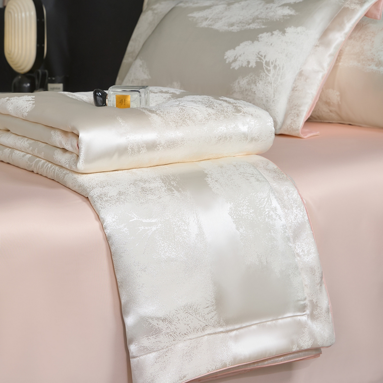 91家纺网 家纺一手货源 找家纺 置顶家纺 2026新款双面水洗天丝提花夏被四件套-欧若拉 欧若拉-奶白+粉