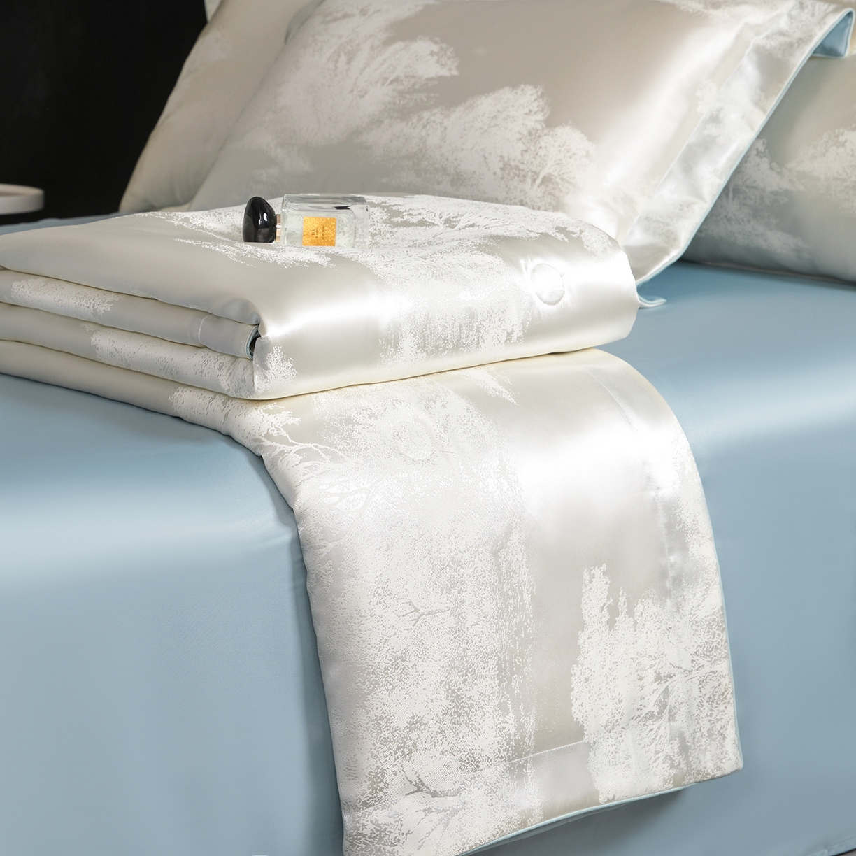 91家纺网 家纺一手货源 找家纺 置顶家纺 2026新款双面水洗天丝提花夏被四件套-欧若拉 欧若拉-奶白+浅蓝