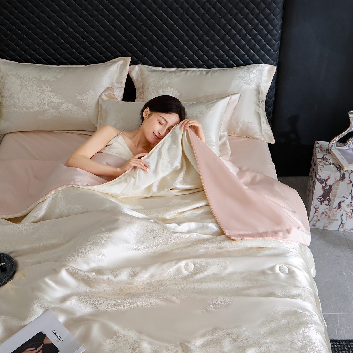 91家纺网 家纺一手货源 找家纺 置顶家纺 2026新款双面水洗天丝提花夏被四件套-欧若拉 欧若拉-奶白+粉