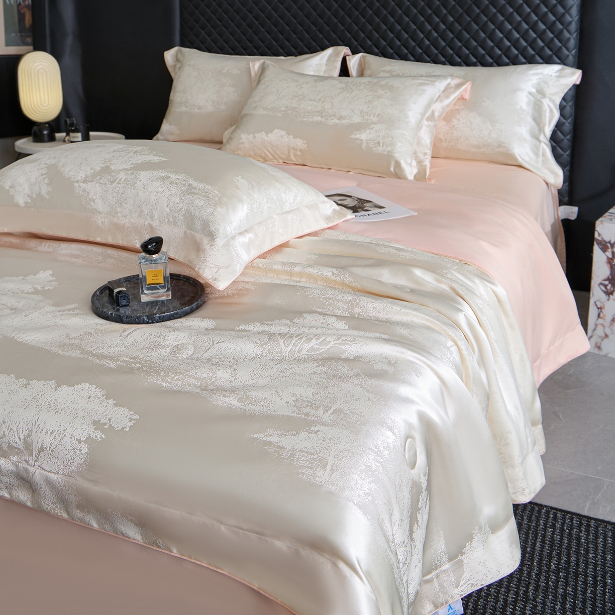91家纺网 家纺一手货源 找家纺 置顶家纺 2026新款双面水洗天丝提花夏被四件套-欧若拉 欧若拉-奶白+粉