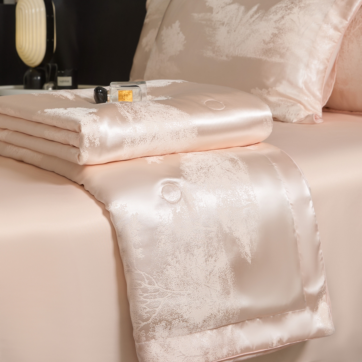 91家纺网 家纺一手货源 找家纺 置顶家纺 2026新款双面水洗天丝提花夏被四件套-欧若拉 欧若拉-玉色