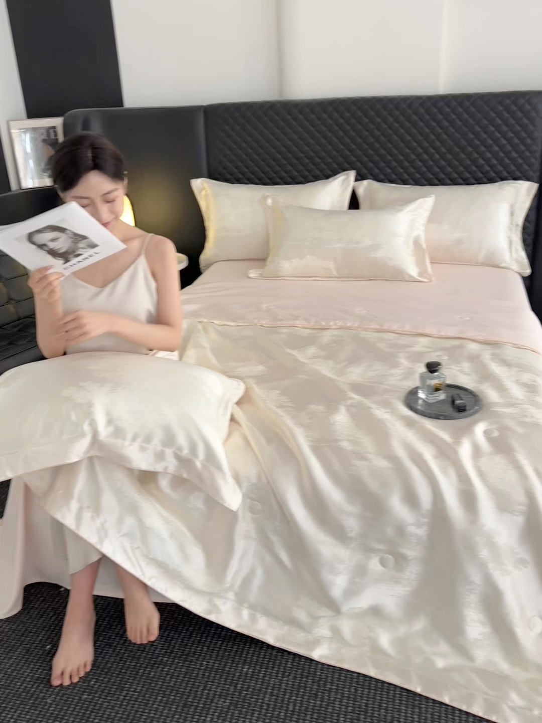 91家纺网 家纺一手货源 找家纺 置顶家纺 2026新款双面水洗天丝提花夏被四件套-欧若拉 欧若拉-奶白+粉