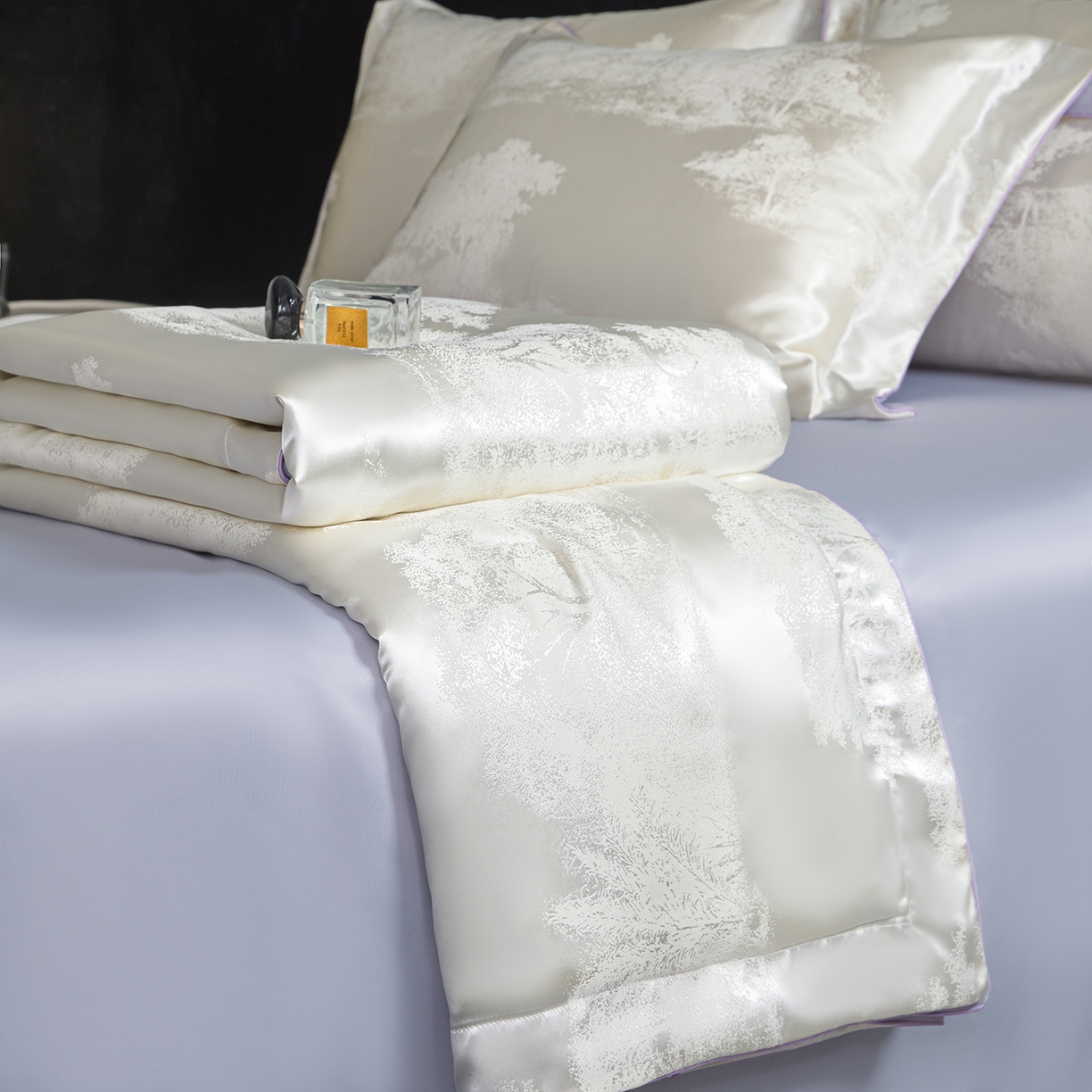 91家纺网 家纺一手货源 找家纺 置顶家纺 2026新款双面水洗天丝提花夏被四件套-欧若拉 欧若拉-奶白+香芋紫