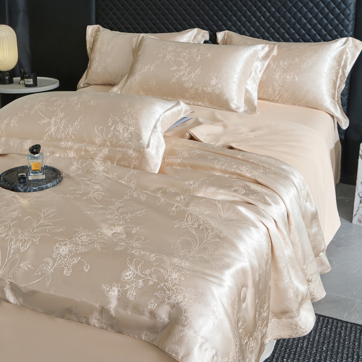 91家纺网 家纺一手货源 找家纺 置顶家纺 2026新款双面水洗天丝提花夏被四件套-幸卉 幸卉-浅香槟