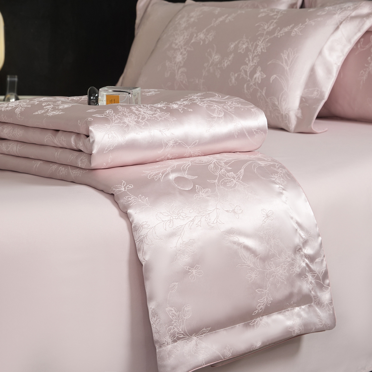 91家纺网 家纺一手货源 找家纺 置顶家纺 2026新款双面水洗天丝提花夏被四件套-幸卉 幸卉-浅豆沙