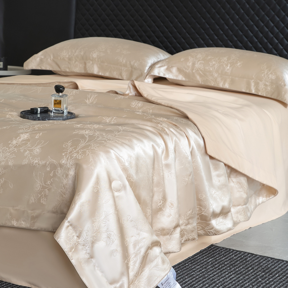 91家纺网 家纺一手货源 找家纺 置顶家纺 2026新款双面水洗天丝提花夏被四件套-幸卉 幸卉-浅香槟