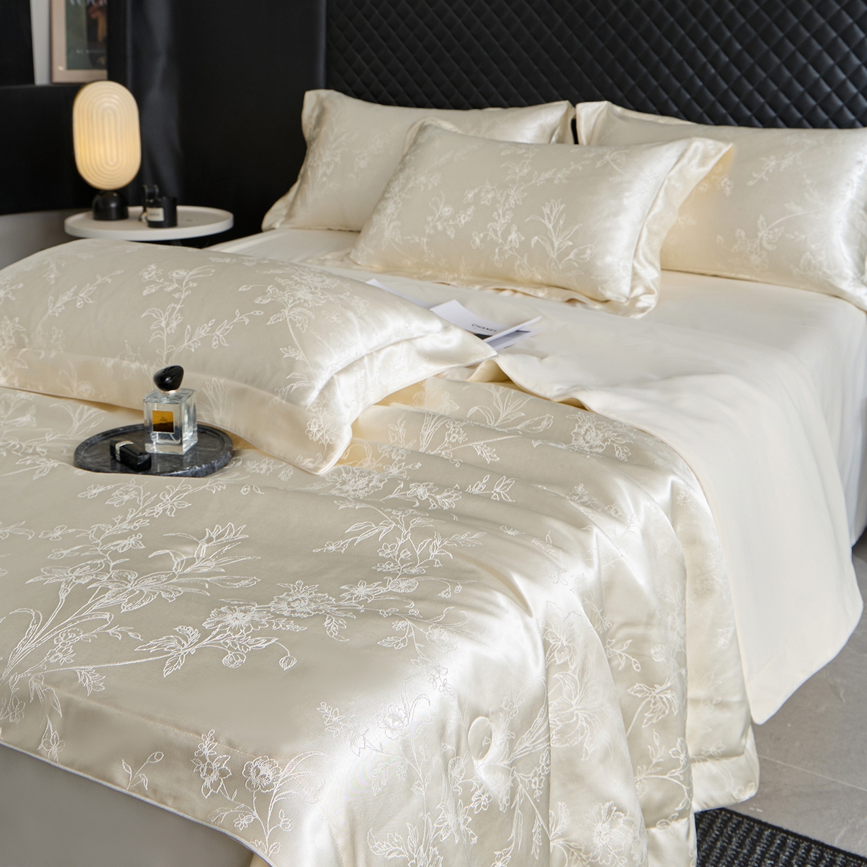 91家纺网 家纺一手货源 找家纺 置顶家纺 2026新款双面水洗天丝提花夏被四件套-幸卉 幸卉-奶昔白