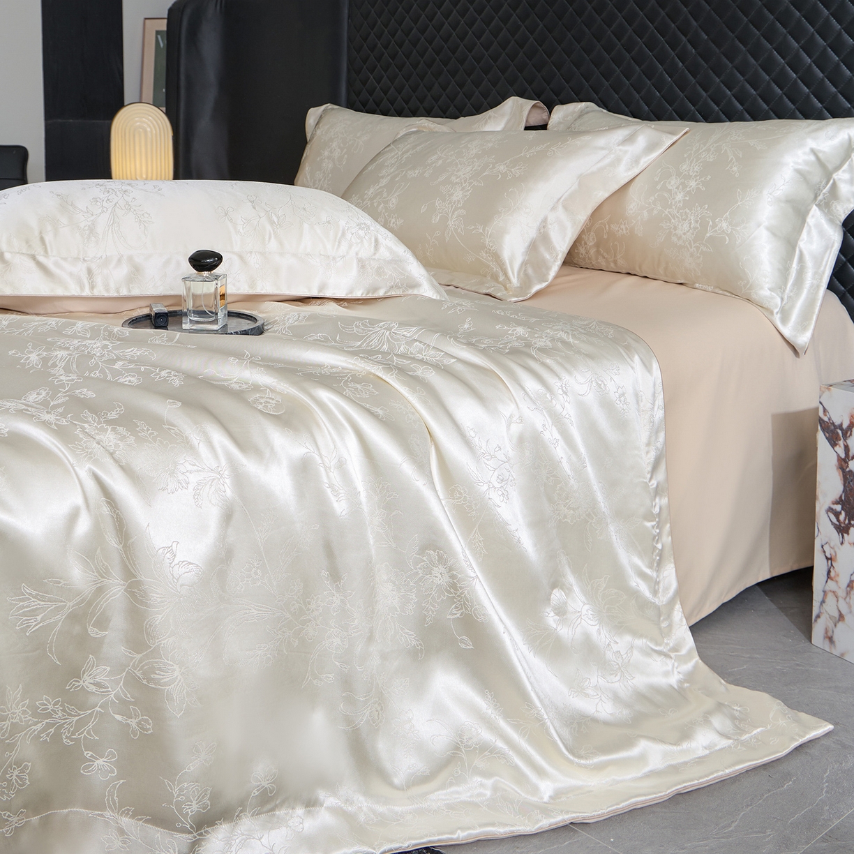 91家纺网 家纺一手货源 找家纺 置顶家纺 2026新款双面水洗天丝提花夏被四件套-幸卉 幸卉-白+浅香槟