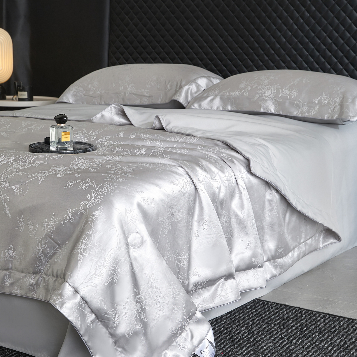 91家纺网 家纺一手货源 找家纺 置顶家纺 2026新款双面水洗天丝提花夏被四件套-幸卉 幸卉-山灰