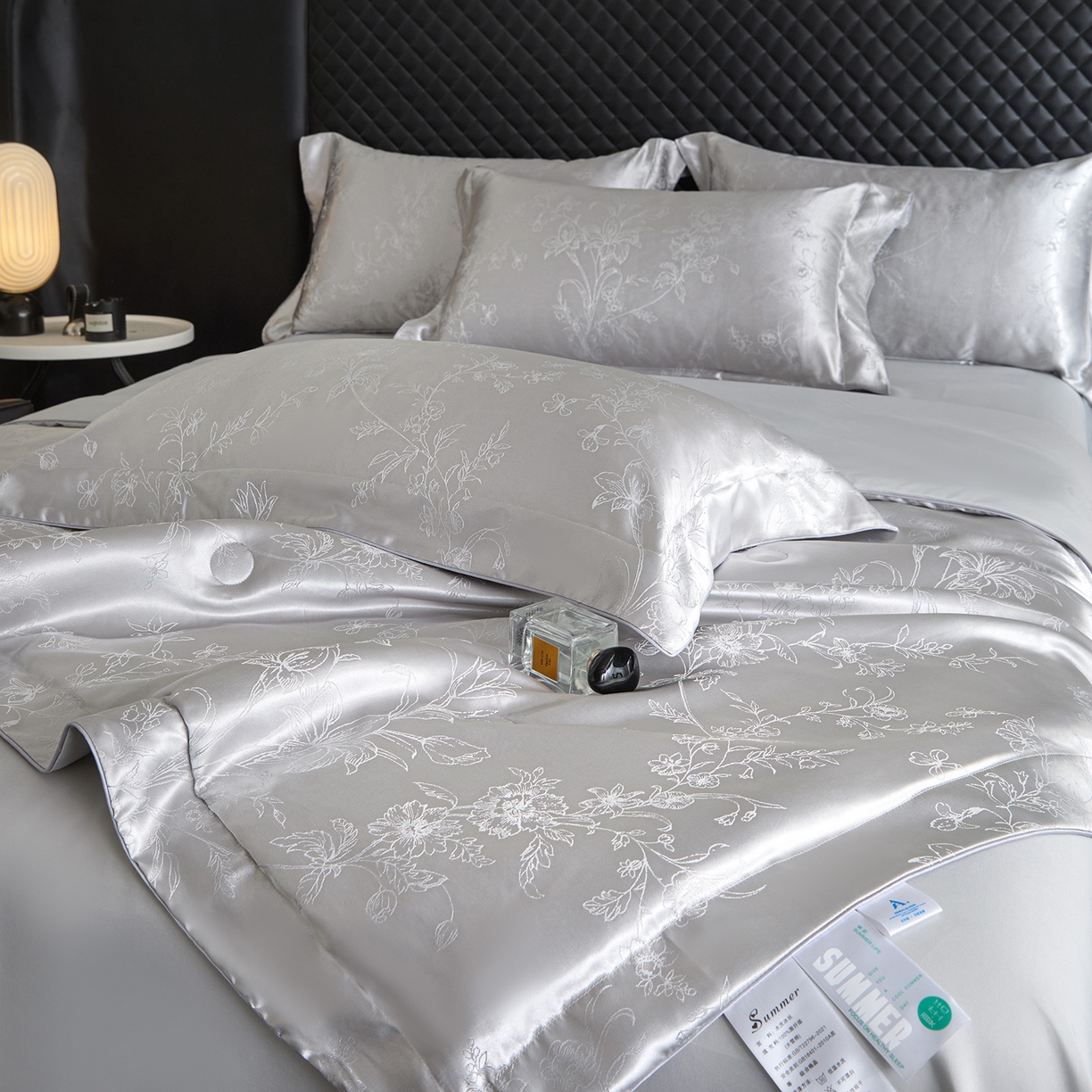 91家纺网 家纺一手货源 找家纺 置顶家纺 2026新款双面水洗天丝提花夏被四件套-幸卉 幸卉-山灰