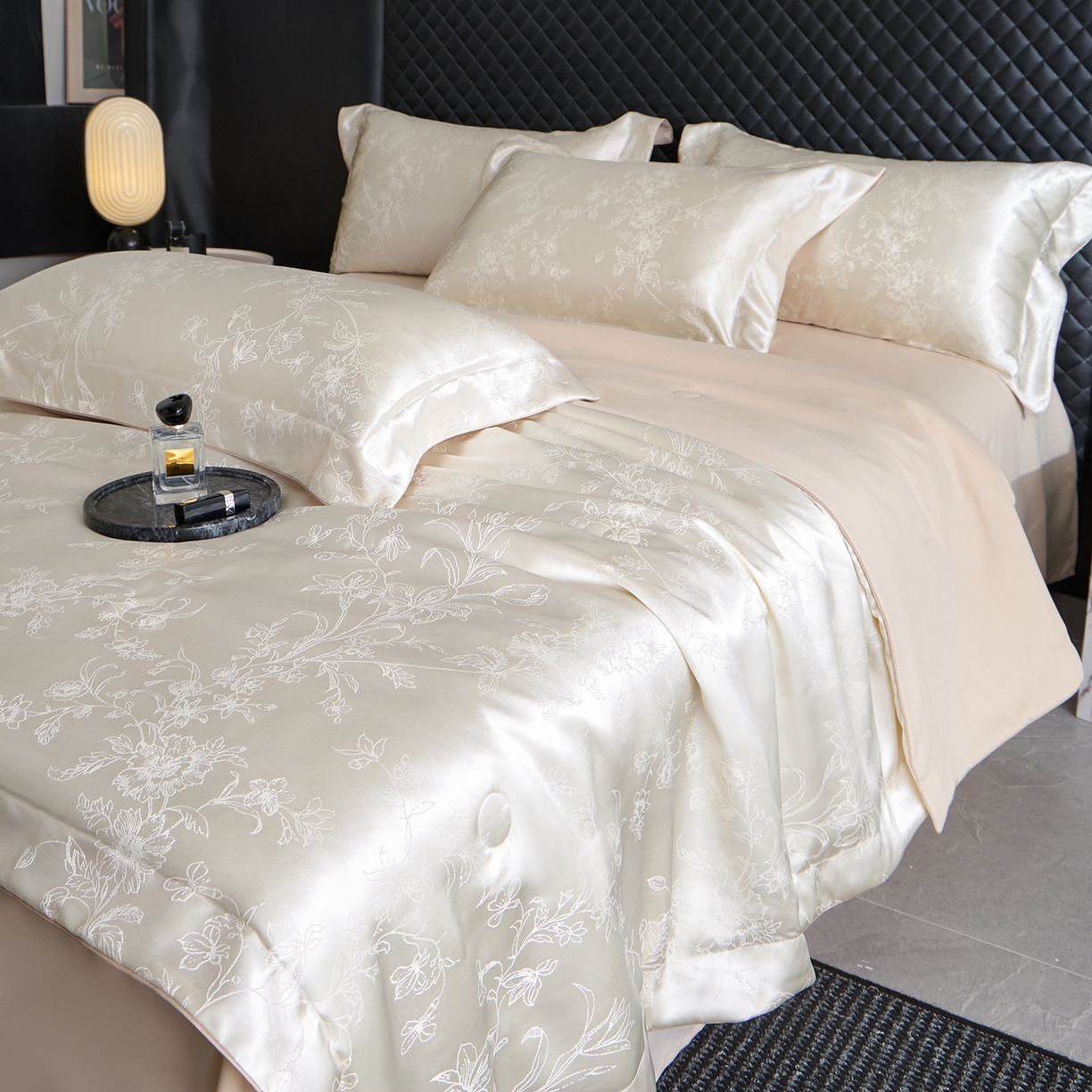 91家纺网 家纺一手货源 找家纺 置顶家纺 2026新款双面水洗天丝提花夏被四件套-幸卉 幸卉-白+浅香槟