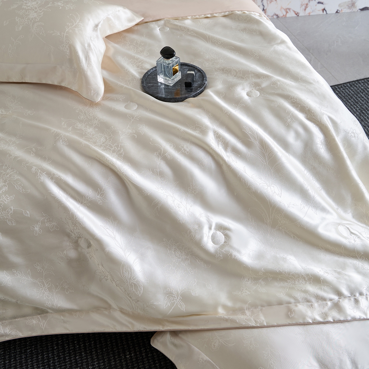 91家纺网 家纺一手货源 找家纺 置顶家纺 2026新款双面水洗天丝提花夏被四件套-幸卉 幸卉-白+浅香槟