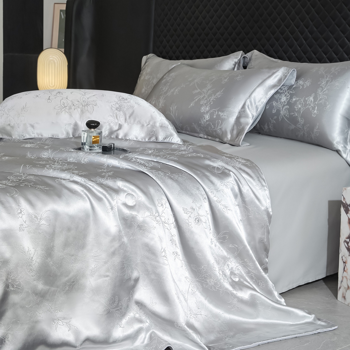 91家纺网 家纺一手货源 找家纺 置顶家纺 2026新款双面水洗天丝提花夏被四件套-幸卉 幸卉-高级灰