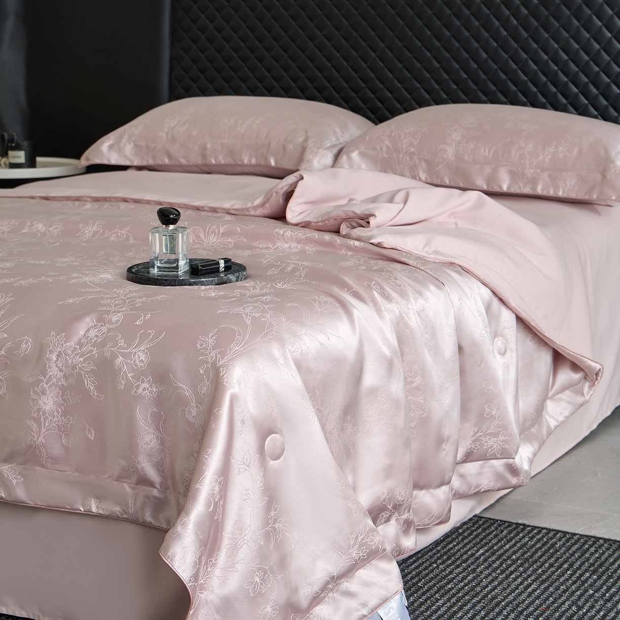 91家纺网 家纺一手货源 找家纺 置顶家纺 2026新款双面水洗天丝提花夏被四件套-幸卉 幸卉-浅豆沙