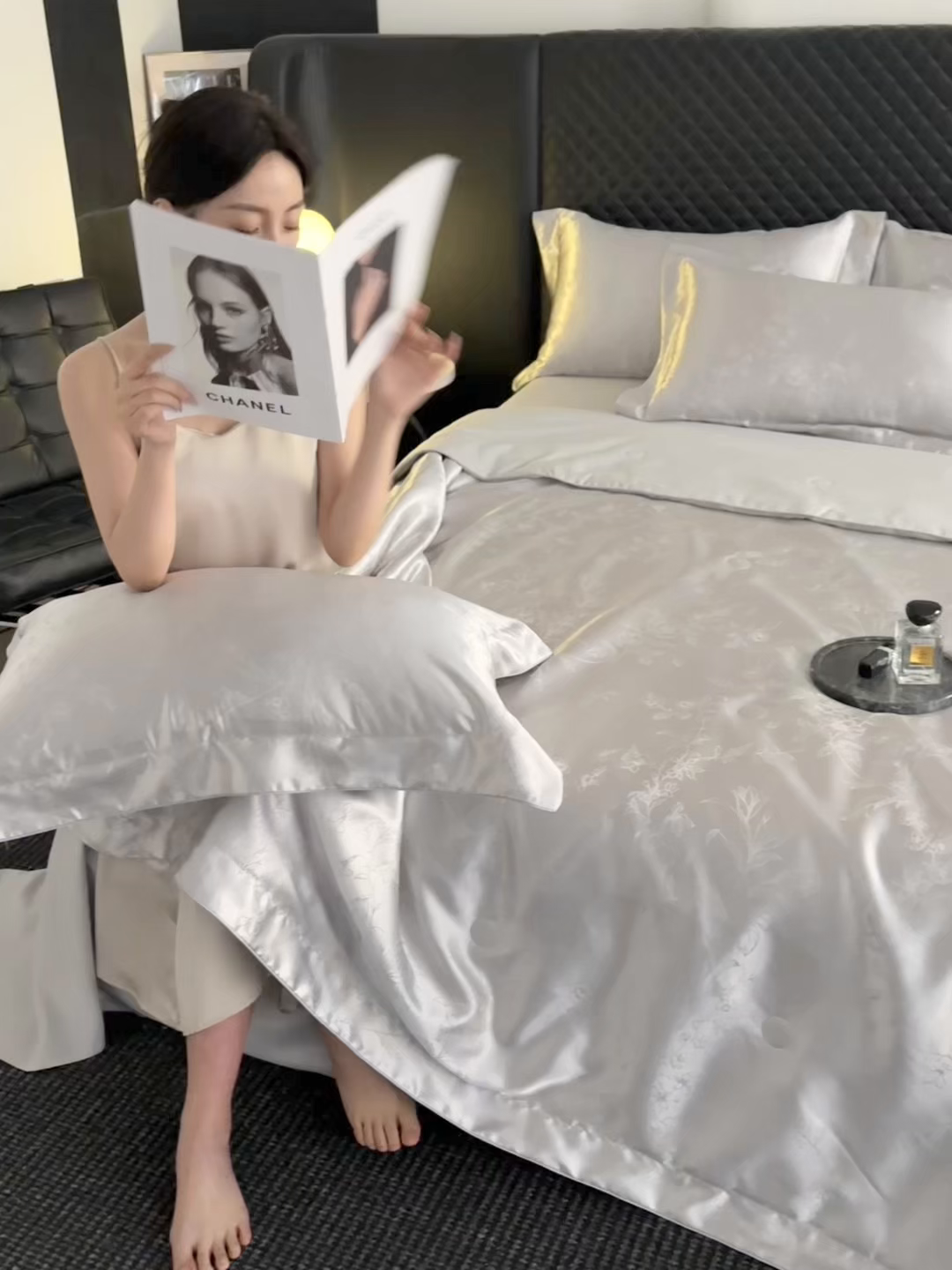 91家纺网 家纺一手货源 找家纺 置顶家纺 2026新款双面水洗天丝提花夏被四件套-幸卉 幸卉-山灰