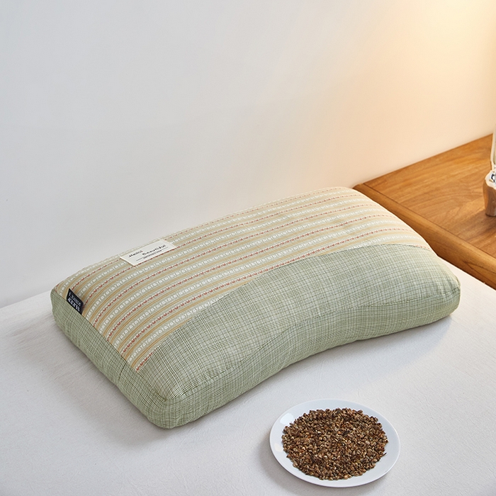 91家纺网 家纺一手货源 找家纺 （总）梦叶草 2026新款新款全棉色织提花拼色护颈荞麦枕  枕头枕芯