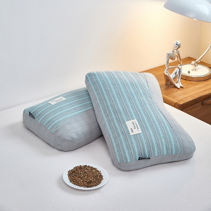 91家纺网 家纺一手货源 找家纺 梦叶草 2026新款新款全棉色织提花拼色护颈荞麦枕  枕头枕芯 全棉色织提花拼色护颈荞麦枕-蓝灰