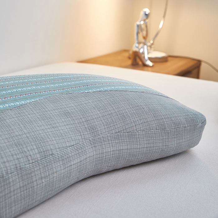 91家纺网 家纺一手货源 找家纺 梦叶草 2026新款新款全棉色织提花拼色护颈荞麦枕  枕头枕芯 全棉色织提花拼色护颈荞麦枕-蓝灰