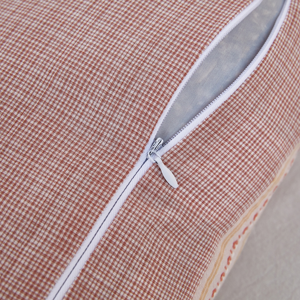 91家纺网 家纺一手货源 找家纺 梦叶草 2026新款新款全棉色织提花拼色护颈荞麦枕  枕头枕芯 全棉色织提花拼色护颈荞麦枕-粉色