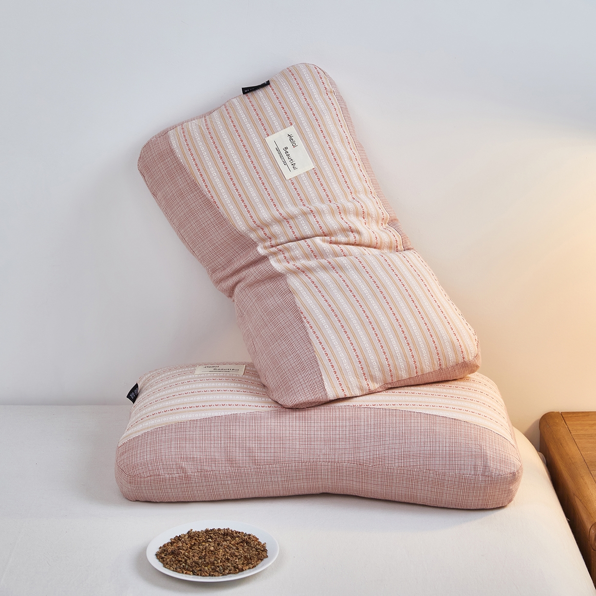 91家纺网 家纺一手货源 找家纺 梦叶草 2026新款新款全棉色织提花拼色护颈荞麦枕  枕头枕芯 全棉色织提花拼色护颈荞麦枕-粉色