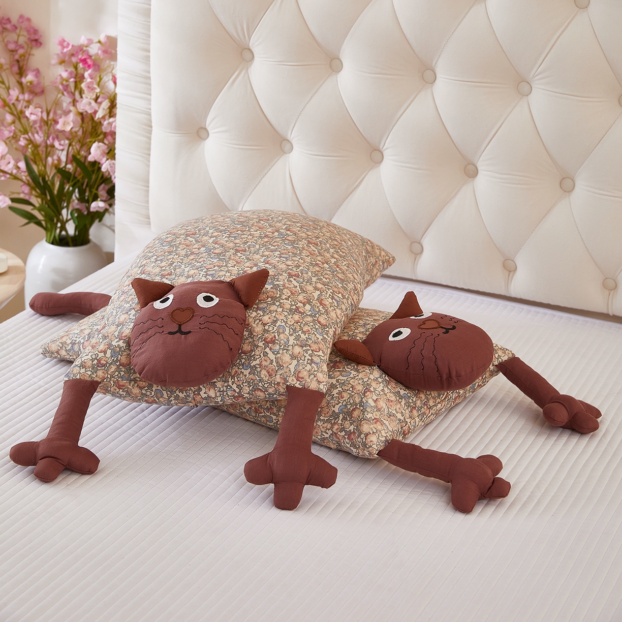 91家纺网 家纺一手货源 找家纺 梦叶草 2026新款全棉萌趣猫咪荞麦枕 萌趣猫咪-咖脸