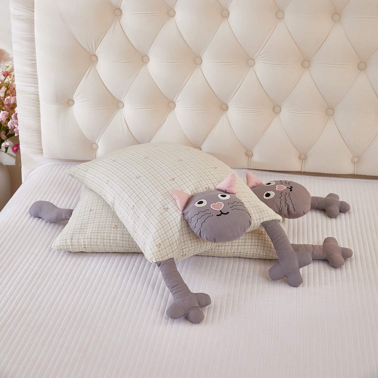 91家纺网 家纺一手货源 找家纺 梦叶草 2026新款全棉萌趣猫咪荞麦枕 萌趣猫咪-灰脸