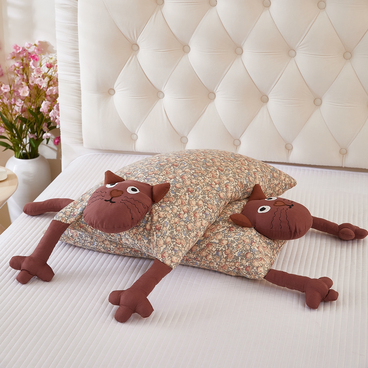 91家纺网 家纺一手货源 找家纺 梦叶草 2026新款全棉萌趣猫咪荞麦枕 萌趣猫咪-咖脸