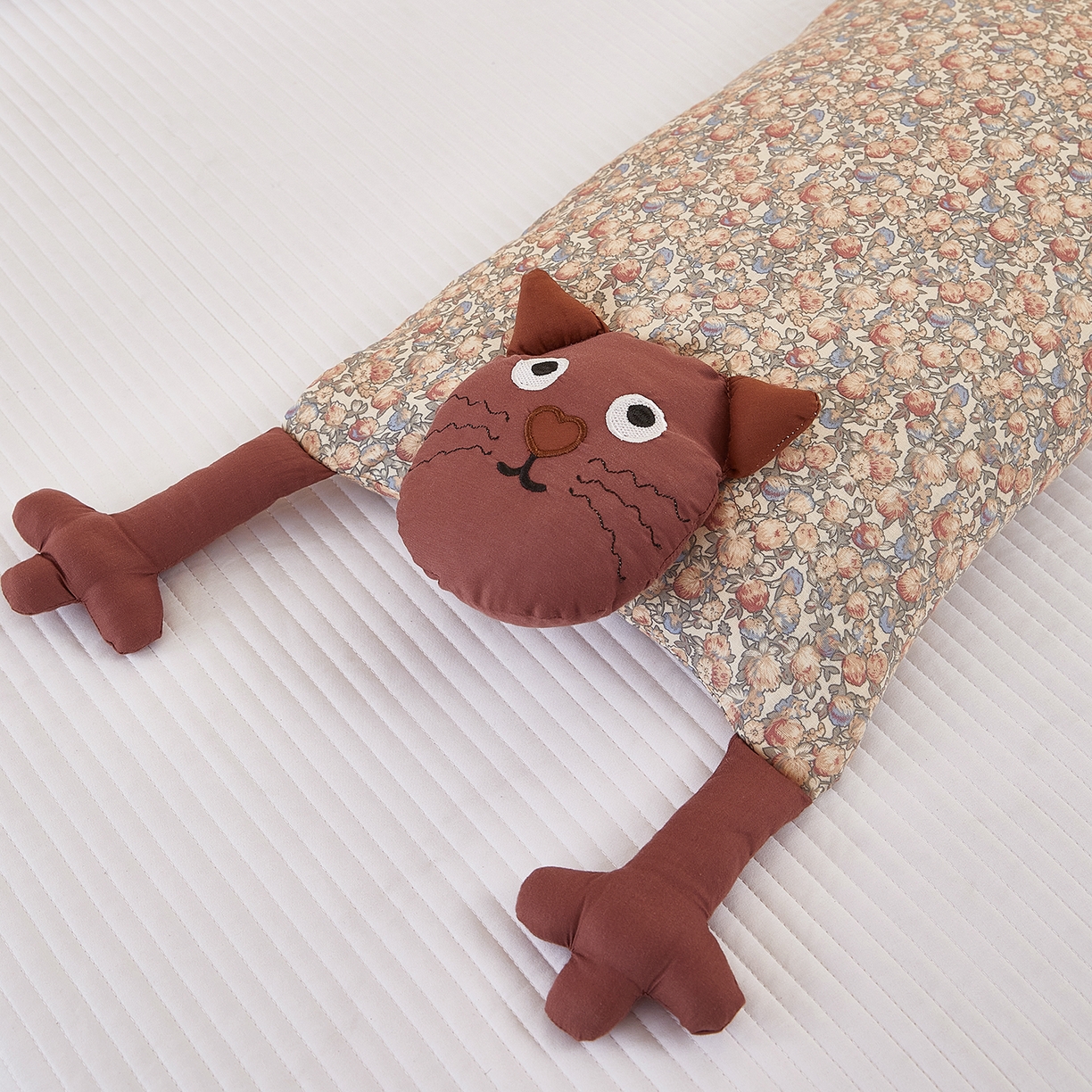 91家纺网 家纺一手货源 找家纺 梦叶草 2026新款全棉萌趣猫咪荞麦枕 萌趣猫咪-咖脸