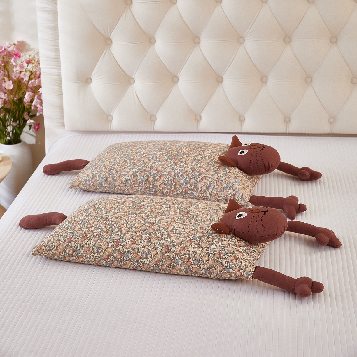 91家纺网 家纺一手货源 找家纺 梦叶草 2026新款全棉萌趣猫咪荞麦枕 萌趣猫咪-咖脸