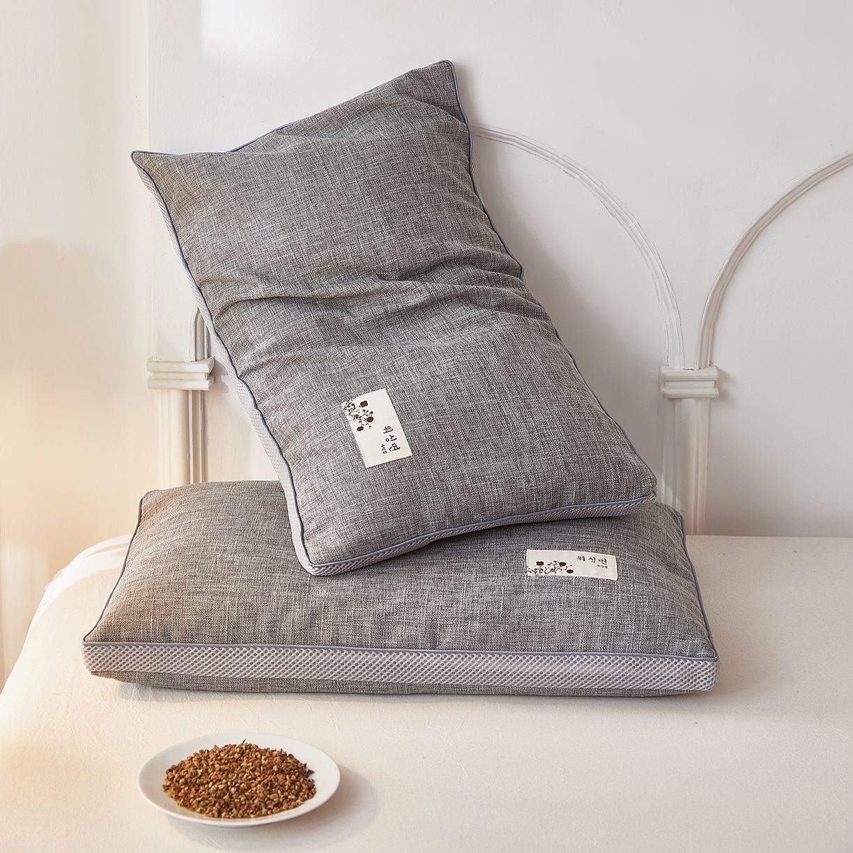 91家纺网 家纺一手货源 找家纺 （总）梦叶草 2026新款棉麻贴布绣透气立体网荞麦枕  枕头枕芯