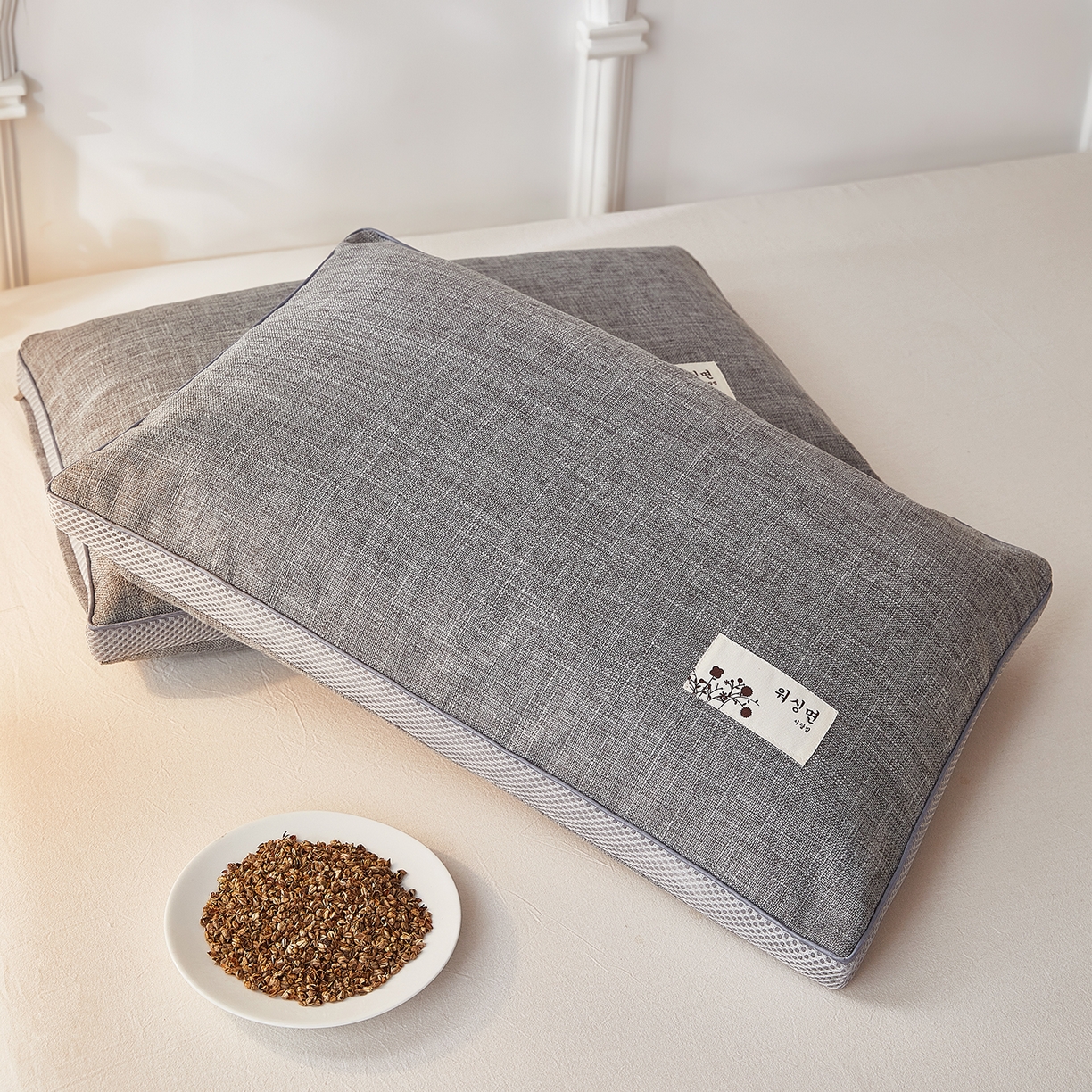 91家纺网 家纺一手货源 找家纺 （总）梦叶草 2026新款棉麻贴布绣透气立体网荞麦枕  枕头枕芯