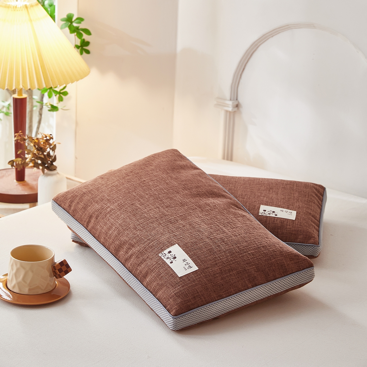 91家纺网 家纺一手货源 找家纺 梦叶草 2026新款棉麻贴布绣透气立体网荞麦枕  枕头枕芯 棉麻透气荞麦枕-咖色