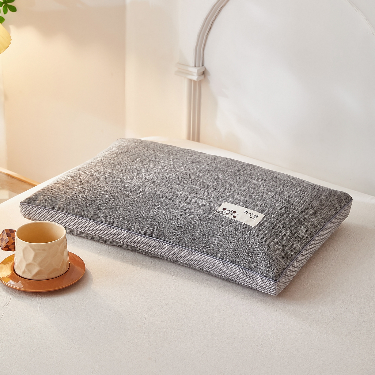 91家纺网 家纺一手货源 找家纺 梦叶草 2026新款棉麻贴布绣透气立体网荞麦枕  枕头枕芯 棉麻透气荞麦枕-灰色