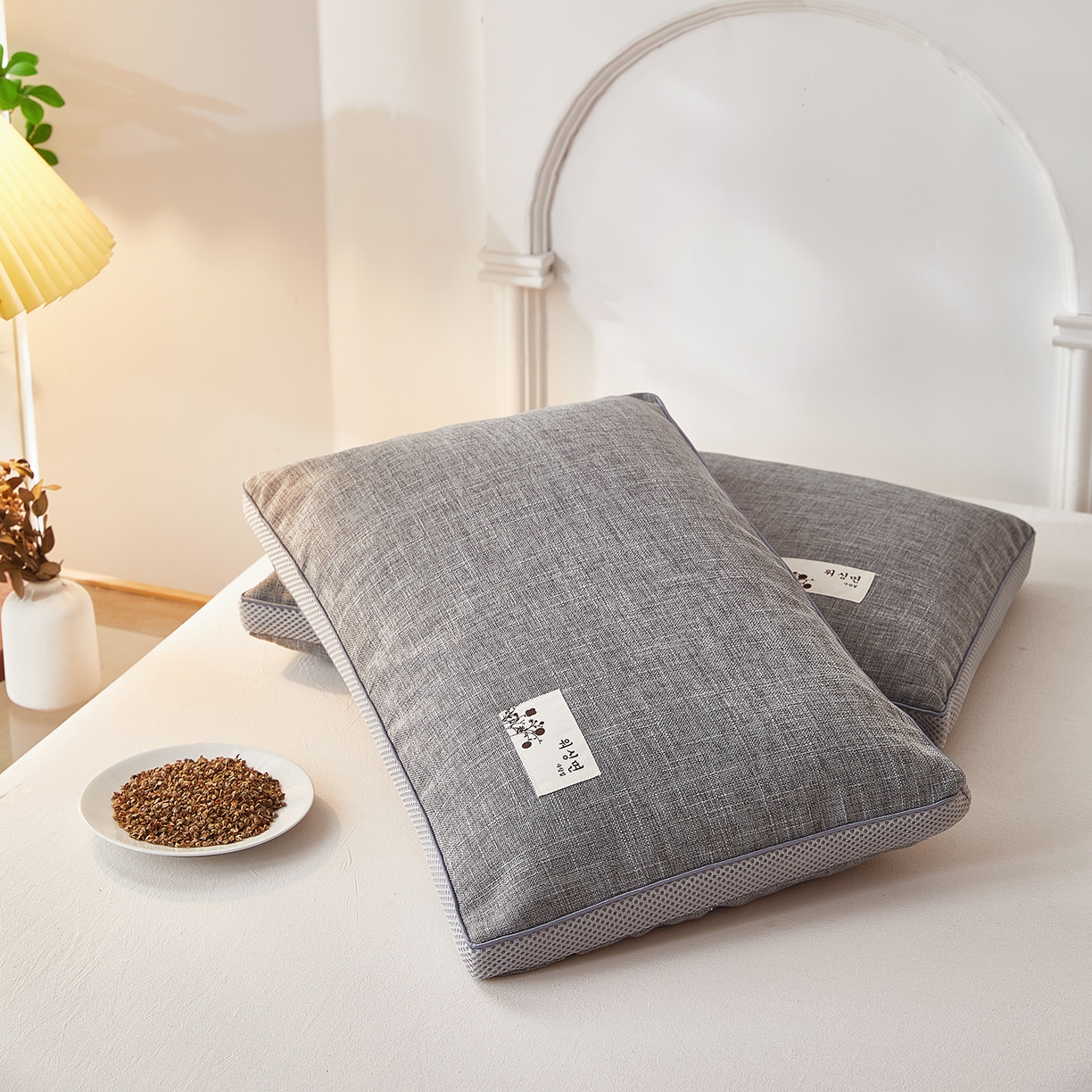 91家纺网 家纺一手货源 找家纺 梦叶草 2026新款棉麻贴布绣透气立体网荞麦枕  枕头枕芯 棉麻透气荞麦枕-灰色