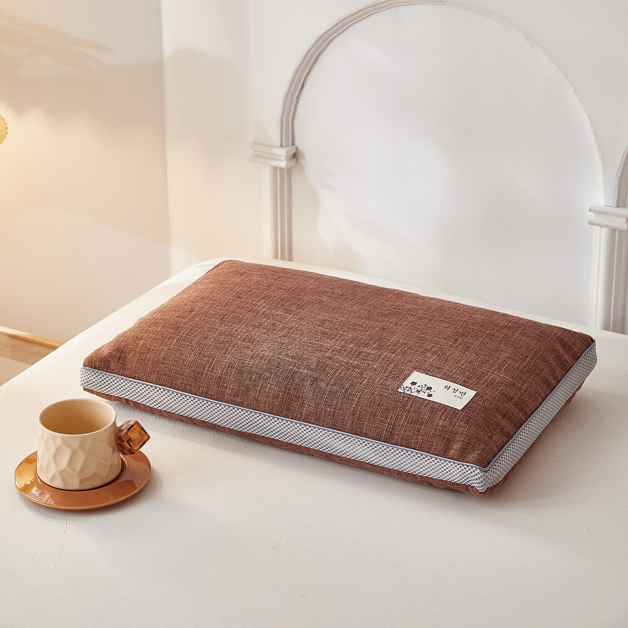 91家纺网 家纺一手货源 找家纺 梦叶草 2026新款棉麻贴布绣透气立体网荞麦枕  枕头枕芯 棉麻透气荞麦枕-咖色