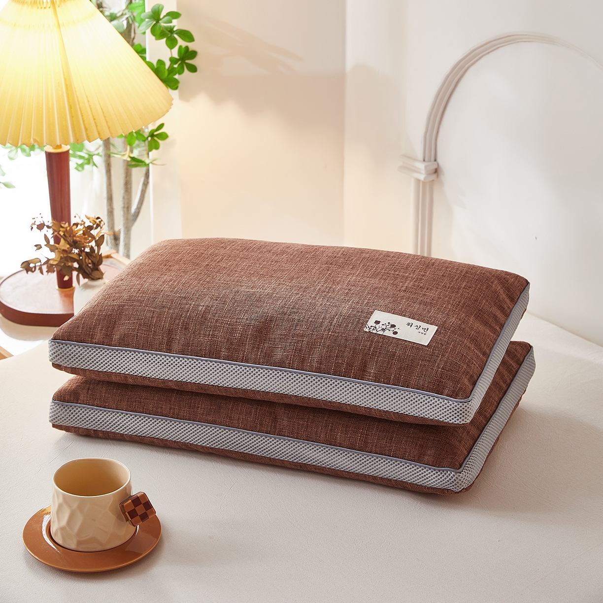 91家纺网 家纺一手货源 找家纺 梦叶草 2026新款棉麻贴布绣透气立体网荞麦枕  枕头枕芯 棉麻透气荞麦枕-咖色