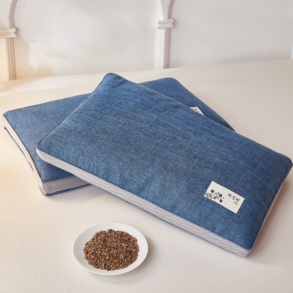 91家纺网 家纺一手货源 找家纺 梦叶草 2026新款棉麻贴布绣透气立体网荞麦枕  枕头枕芯 棉麻透气荞麦枕-蓝色