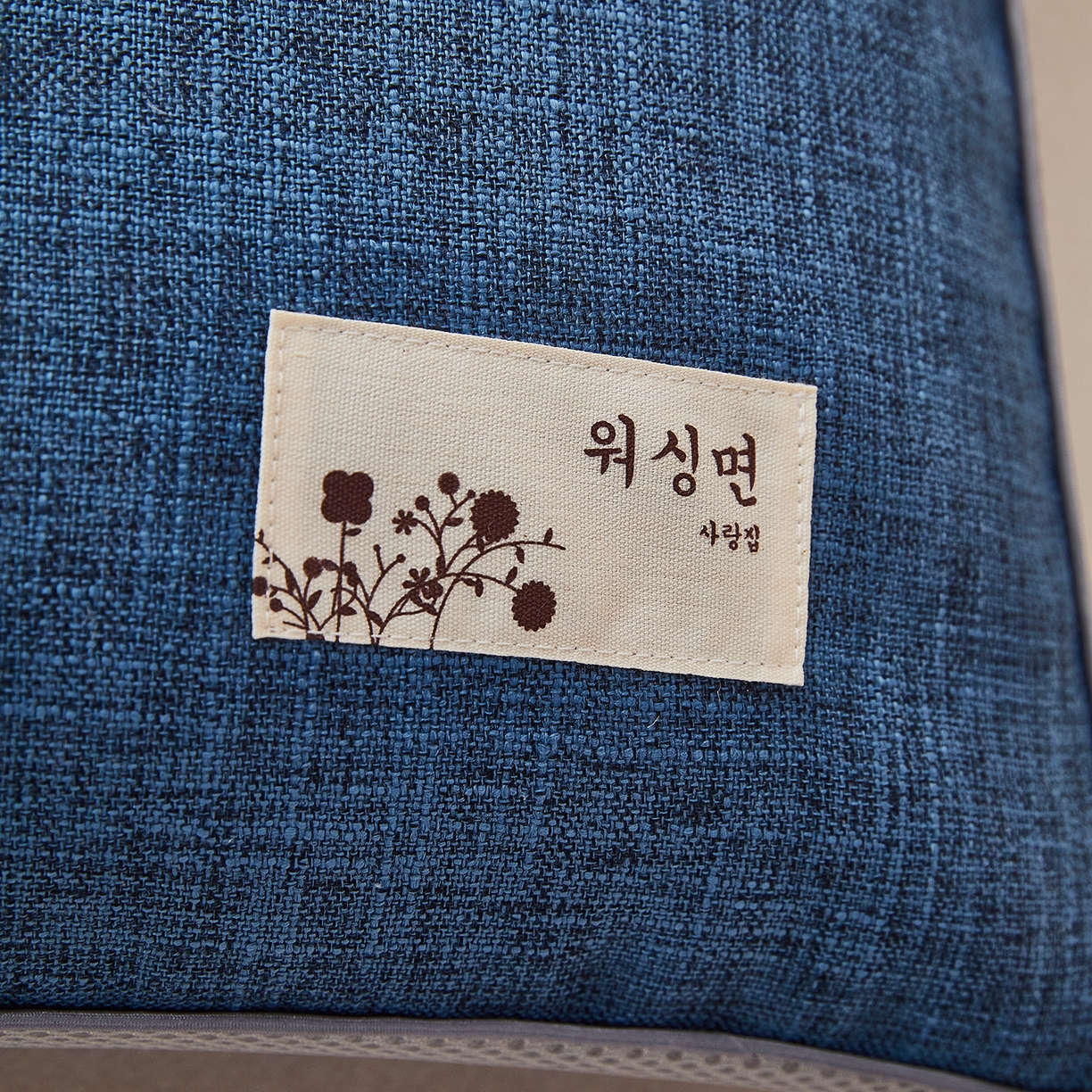 91家纺网 家纺一手货源 找家纺 梦叶草 2026新款棉麻贴布绣透气立体网荞麦枕  枕头枕芯 棉麻透气荞麦枕-蓝色