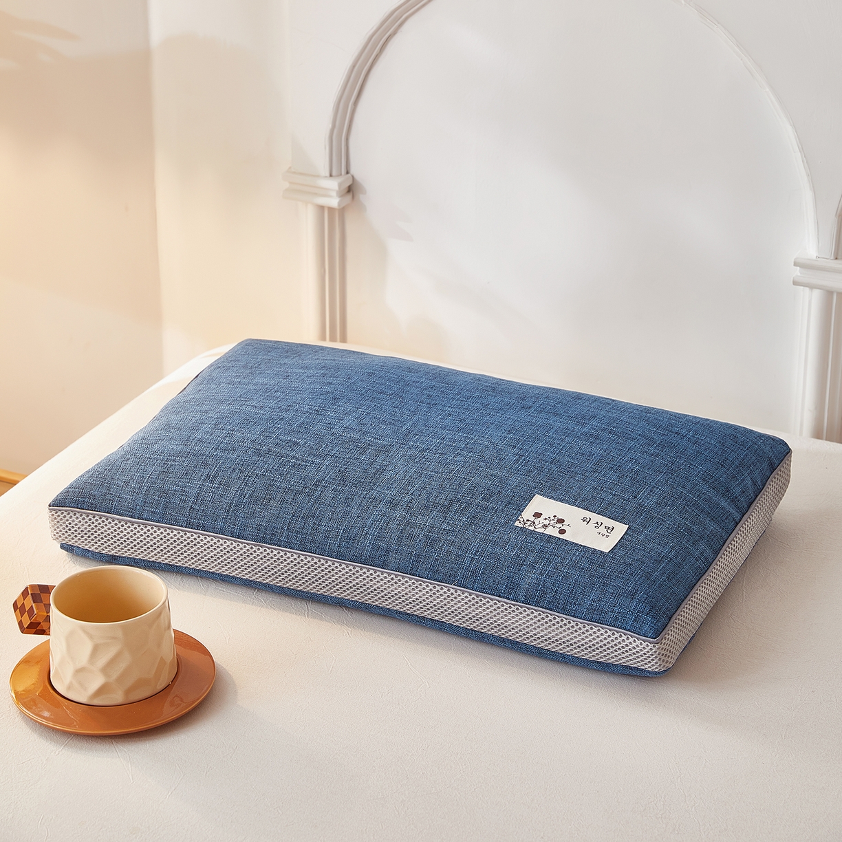 91家纺网 家纺一手货源 找家纺 梦叶草 2026新款棉麻贴布绣透气立体网荞麦枕  枕头枕芯 棉麻透气荞麦枕-蓝色