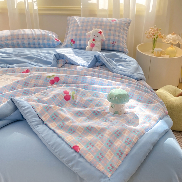 91家纺网 家纺一手货源 找家纺 憨豆家纺 2026新款云朵棉被水洗棉印花新疆棉花夏被夏凉被空调被子直播被芯（常年有货） 樱桃格