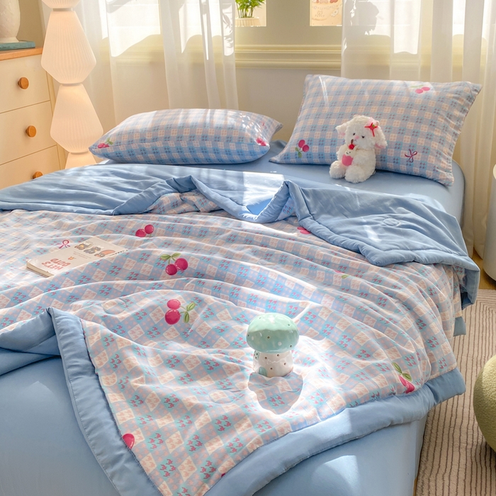 91家纺网 家纺一手货源 找家纺 憨豆家纺 2026新款云朵棉被水洗棉印花新疆棉花夏被夏凉被空调被子直播被芯（常年有货） 樱桃格