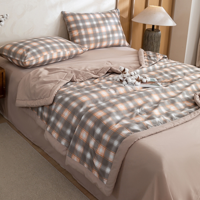 91家纺网 家纺一手货源 找家纺 憨豆家纺 2026新款无印风水洗棉新疆棉花夏被格子夏凉被空调被子直播被芯 咖中格