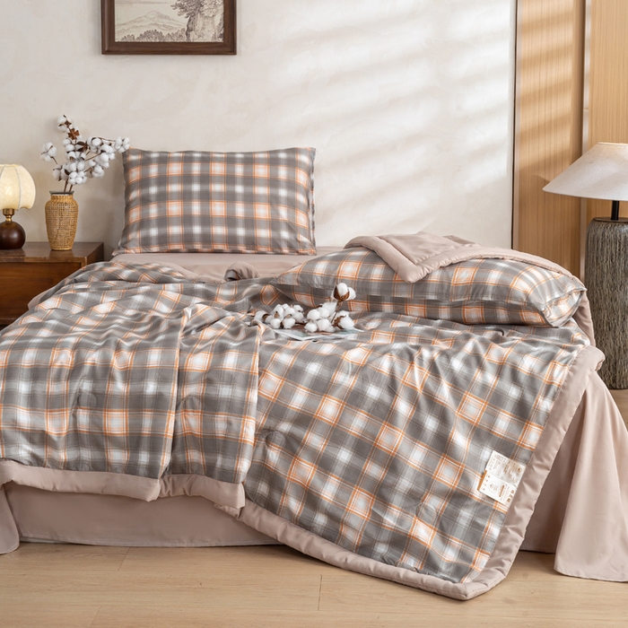 91家纺网 家纺一手货源 找家纺 憨豆家纺 2026新款无印风水洗棉新疆棉花夏被格子夏凉被空调被子直播被芯 咖中格