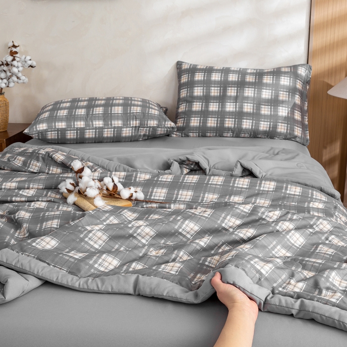 91家纺网 家纺一手货源 找家纺 憨豆家纺 2026新款无印风水洗棉新疆棉花夏被格子夏凉被空调被子直播被芯 简兮格