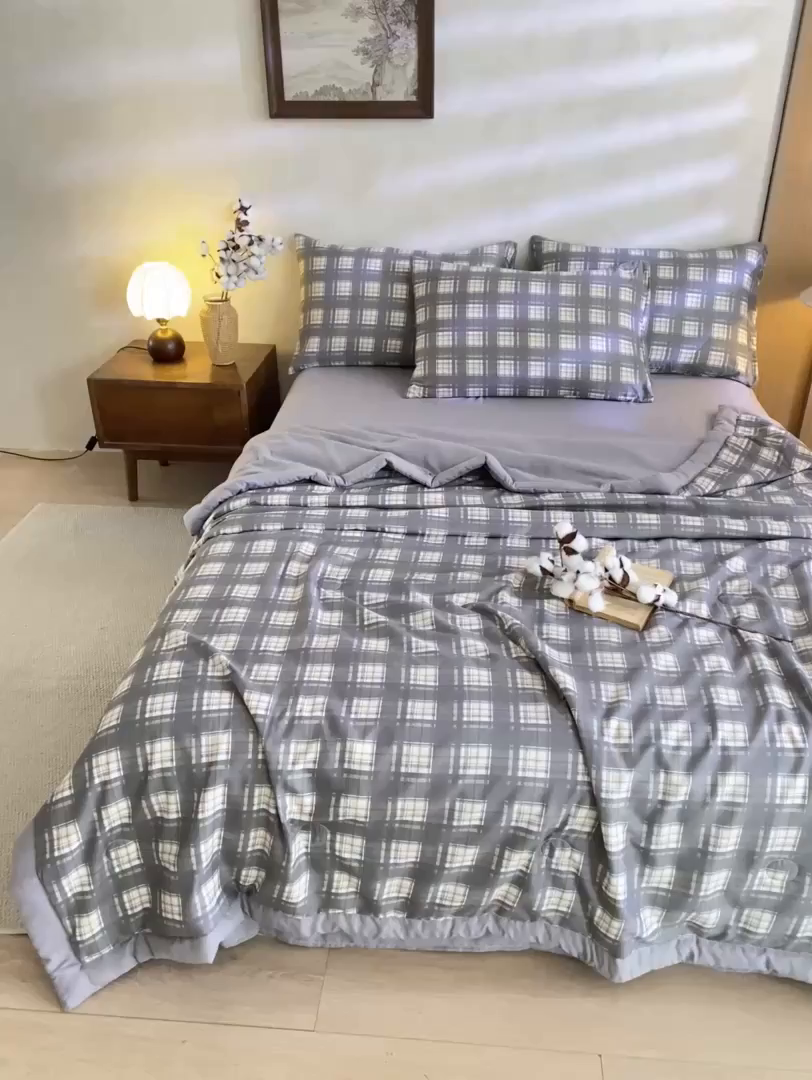 91家纺网 家纺一手货源 找家纺 憨豆家纺 2026新款无印风水洗棉新疆棉花夏被格子夏凉被空调被子直播被芯 简兮格